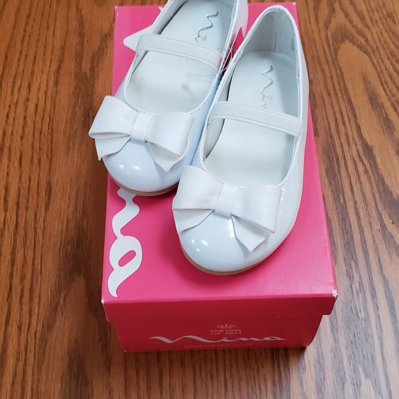 Nina Patent Leather Shoe w Bow Kids Size 7M NeW - Picture 1 of 4